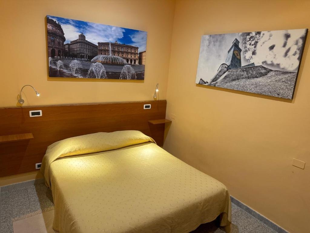Camera matrimoniale Albergo Parigi Genova con bagno privato